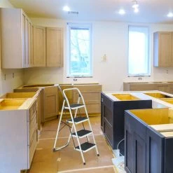 Relaxdays Escabeau, 4 Marches Antidérapantes, Pliable, Acier Et Plastique, Charge Maximale : Env. 150 kg, Blanc/noir 7 Relaxdays Escabeau, 4 Marches Antidérapantes, Pliable, Acier Et Plastique, Charge Maximale : Env. 150 kg, Blanc/noir -Pas Cher Échelle Magasin 55049296 3