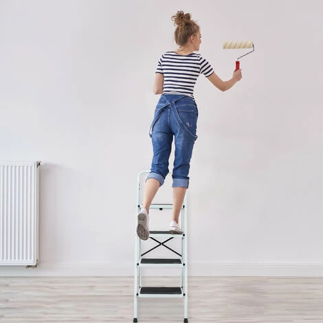 Relaxdays Escabeau, 4 Marches Antidérapantes, Pliable, Acier Et Plastique, Charge Maximale : Env. 150 kg, Blanc/noir 4 Relaxdays Escabeau, 4 Marches Antidérapantes, Pliable, Acier Et Plastique, Charge Maximale : Env. 150 kg, Blanc/noir – Image 4